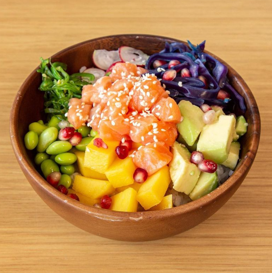 poke honolulu con avocado, ravanello, cipolla, melograno, edamame, anananas
