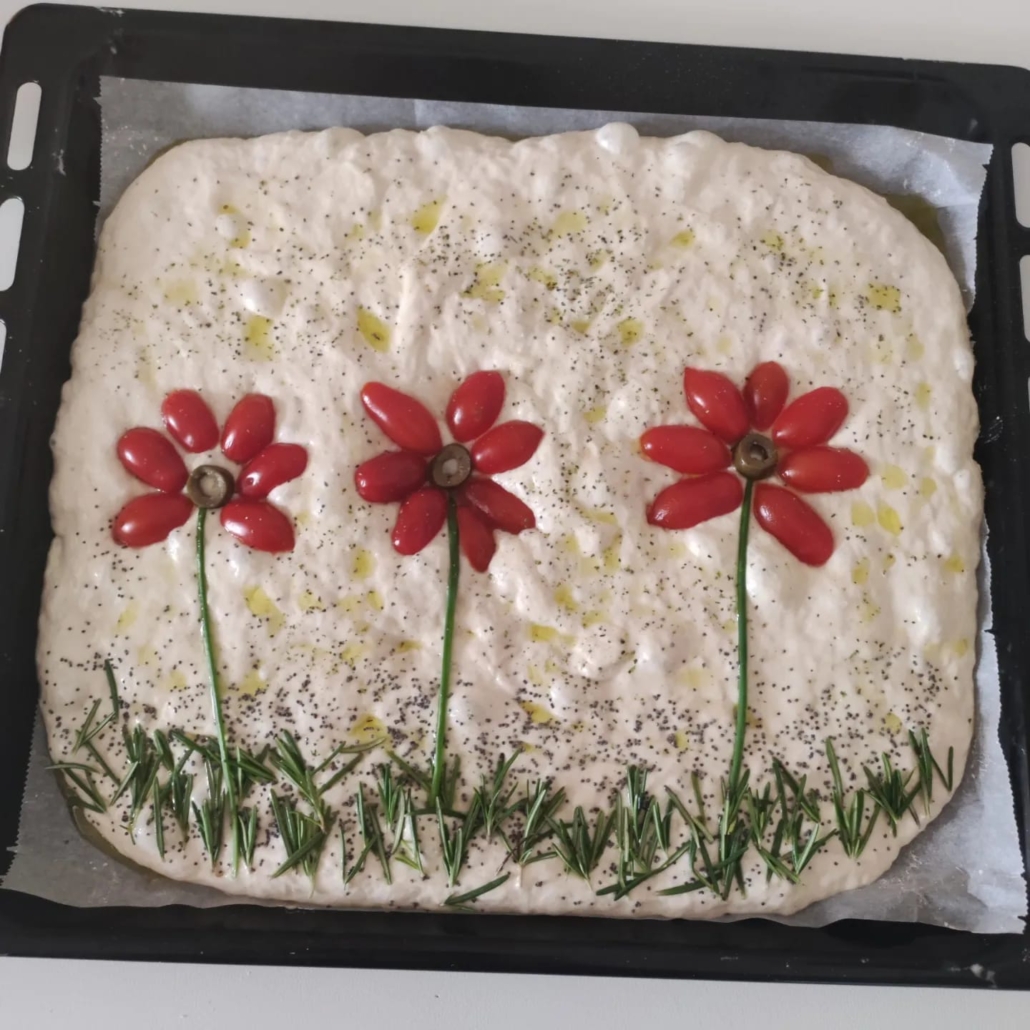 focaccia-decorata-morbida-senza-impasto