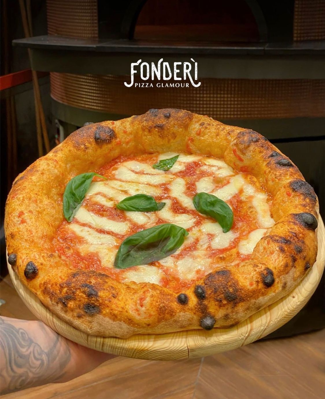 L'impasta pizza napoletana