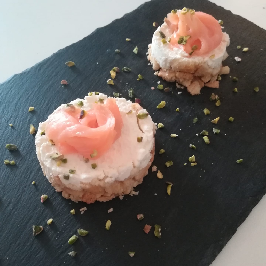 mini-cheesecake-salmone-e-pistacchio-