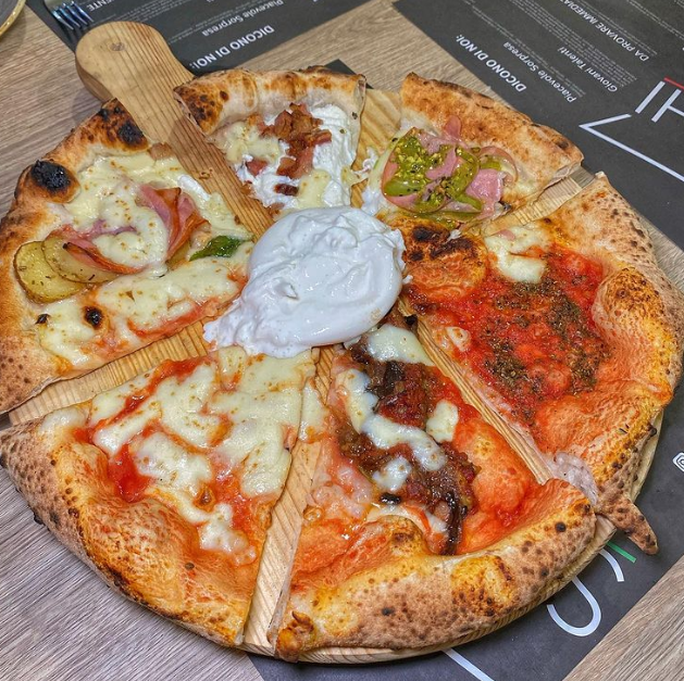 pistacchio di Bronte, mortadella col presidio SlowFood e provola, cicoli alla beneventana, provola e ricotta di Agerola, patate al forno aromatizzate con pancetta beneventana, parmigiana di melenzane, marinara e margherita