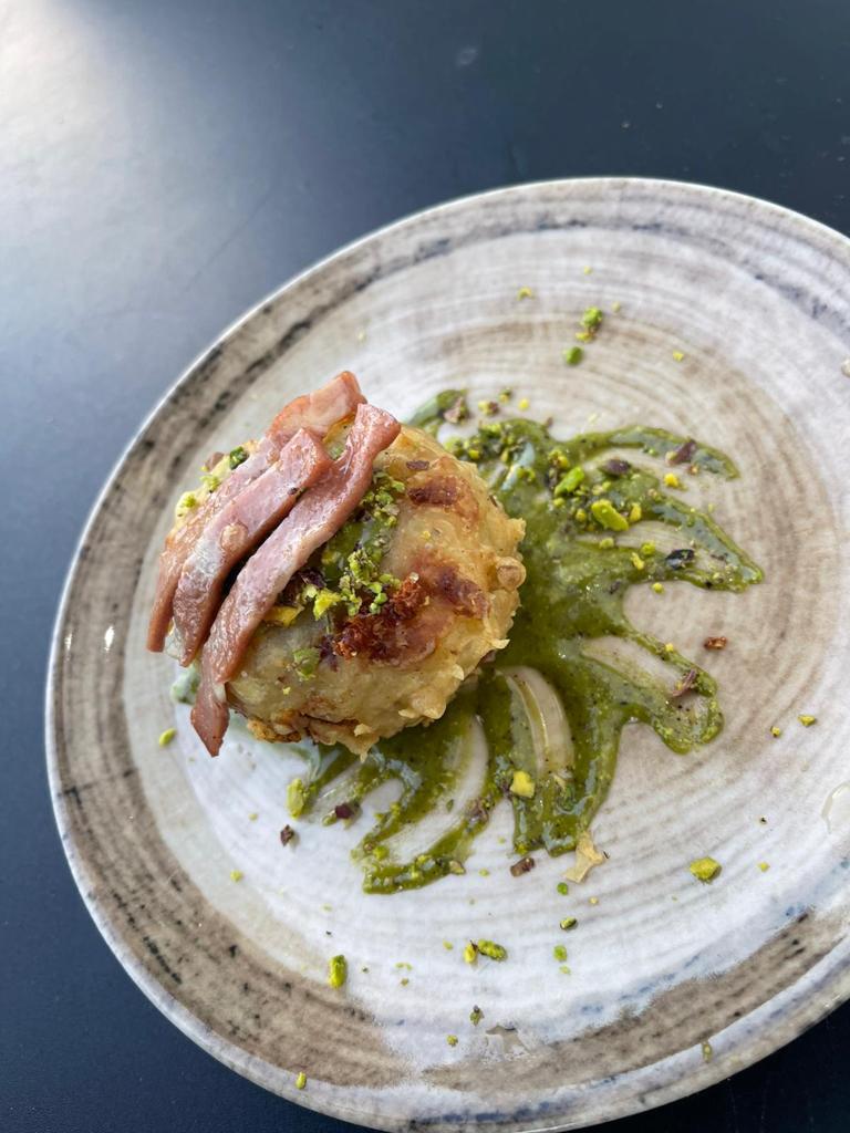 bucatini di Gragnano, Mortadella di Bologna IGP, pistacchio di Bronte in doppia consistenza e provola