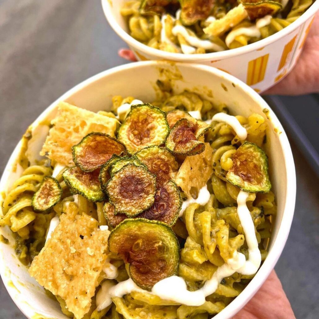 Nerano, Eliche rigate con crema di zucchine, zucchine fritte, fonduta e chips di Grana