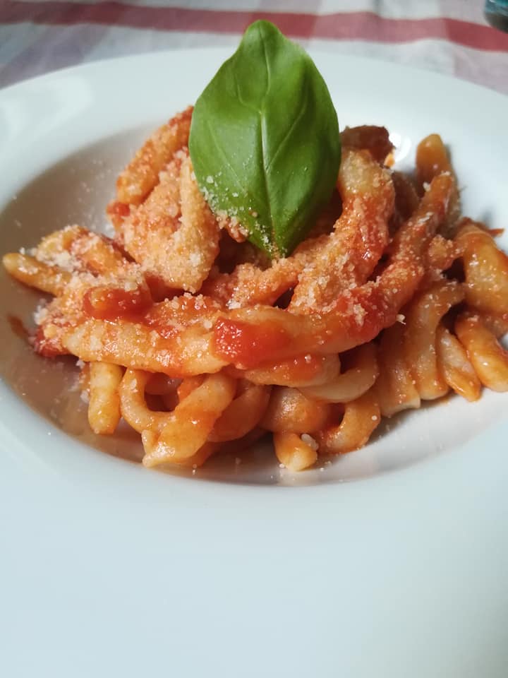 pici-con-baccalà-pomodorini-e-pesto-di-rucola-