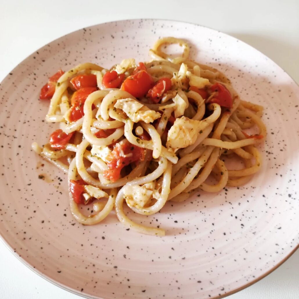 pici-con-baccalà-pomodorini-e-pesto-di-rucola-