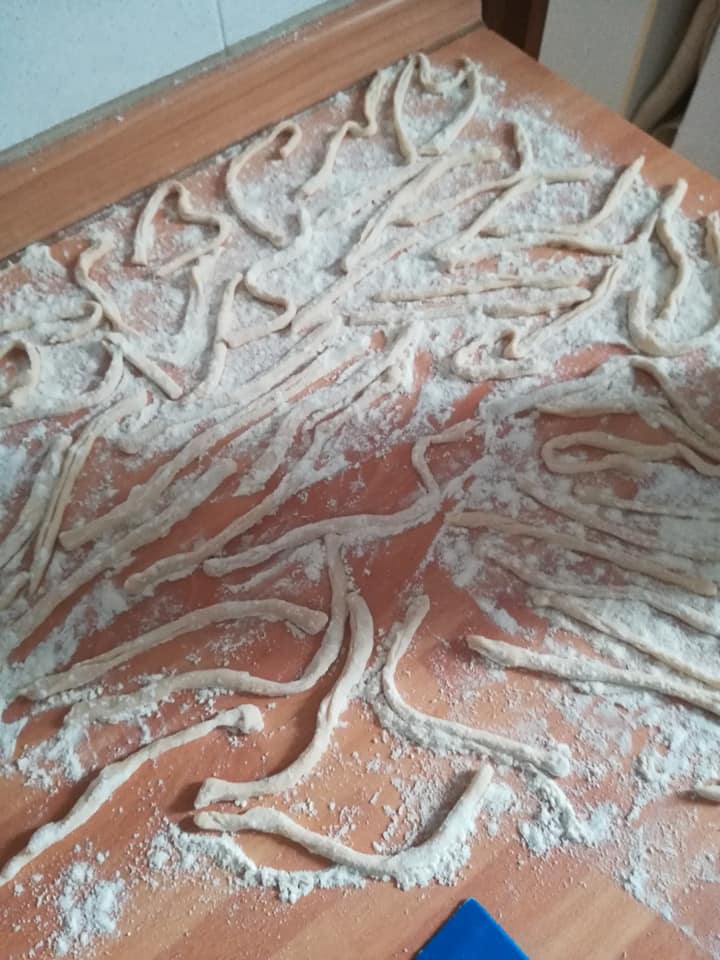 pici-con-baccalà-pomodorini-e-pesto-di-rucola-