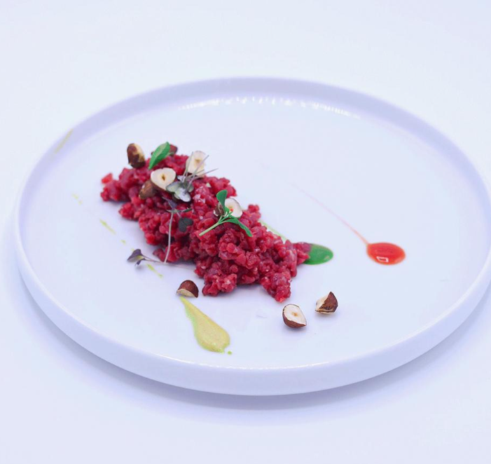 battuta-carne-podolica-nocciole-presenzano-senzape-homemade-salsa-pomodorini-piennolo