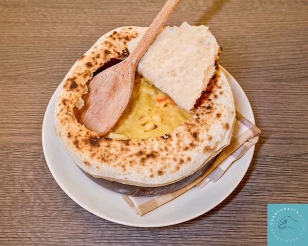 Quanto Basta è un osteria calda e accogliente, dove l’insegna all’ingresso non lascia adito a dubbi: ”benvenuti a casa della Nonna”!