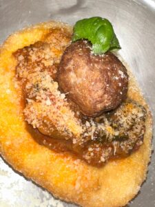 Montanarina con parmigiana e polpetta