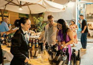 Campania Wine 2026 si chiude con un grande successo di pubblico: 101 aziende, walkaround tasting e forum sull'enoturismo a Napoli.