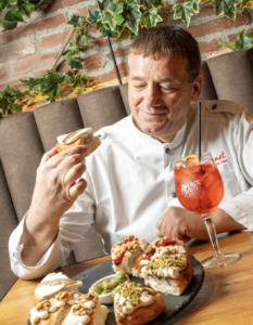 Giuseppe Vesi Trattoria Pizzeria al Vomero: la storia del pizzaiolo che ha coniato la "pizza gourmet", tra tradizione, ricerca e senza glutine.